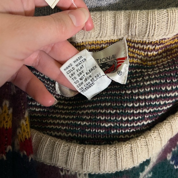 Vintage 80s Colorful Geometric Aztec Pattern Funky Indie Oversized Knit Sweater - Picture 8 of 9